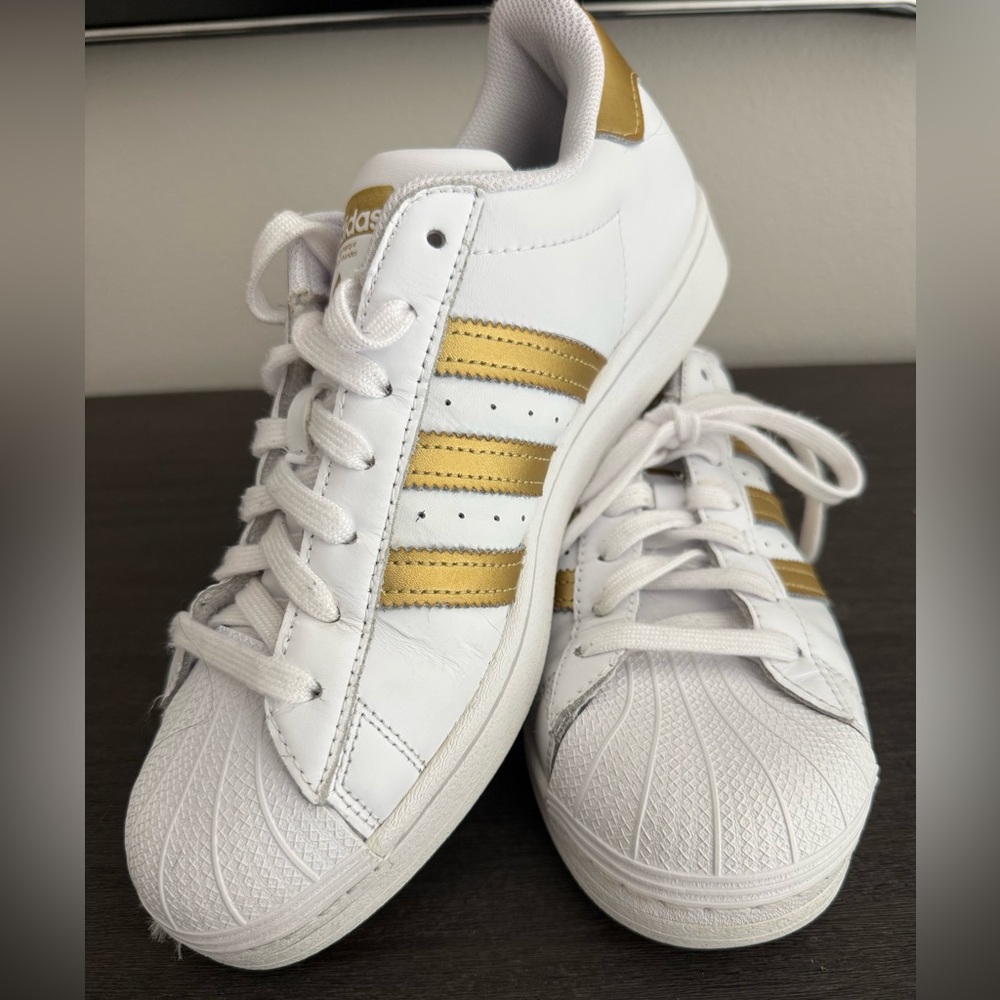 ADIDAS Superstar Sneaker sz 9.5